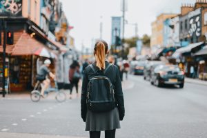 minh-noi-gi-voi-bạn-ve-cuoc-song-xa-nha